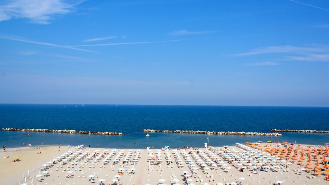 Hotel Palazzo Caveja Rimini Kültér fotó